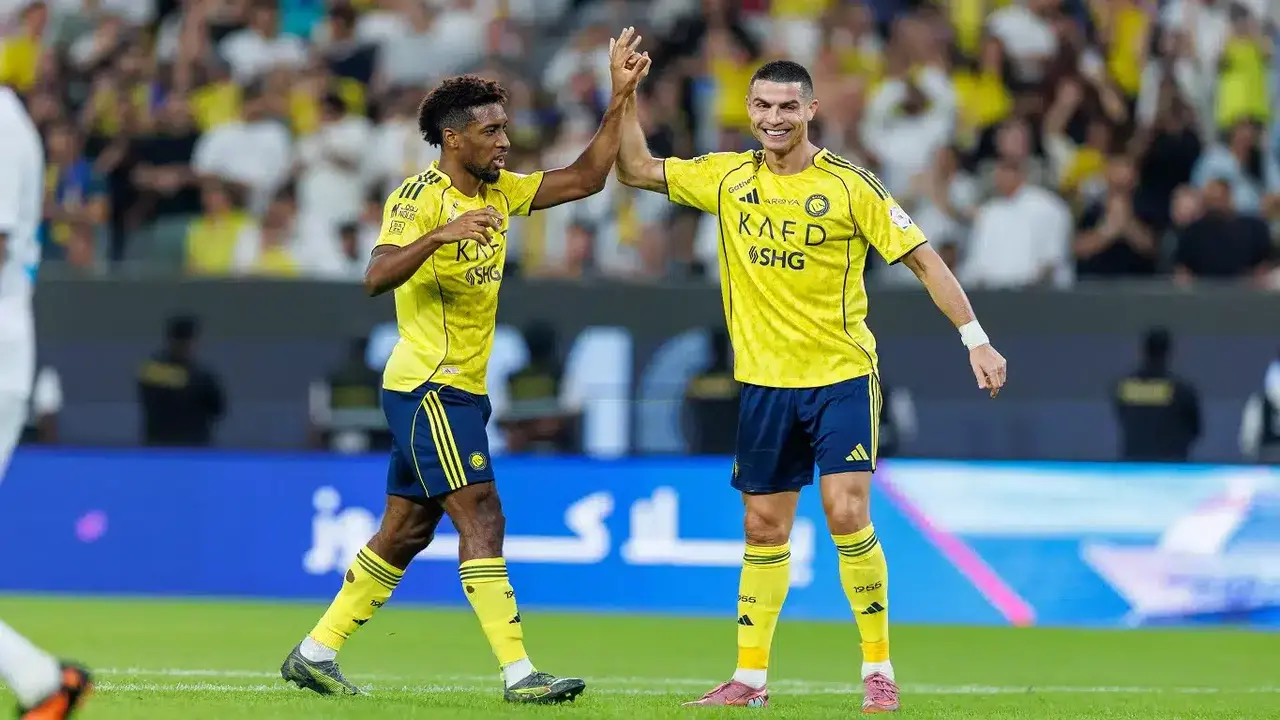 قرار استثنائي.. مفاجأة وراء غياب رونالدو وكومان عن مواجهة النصر والرياض الليلة